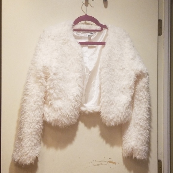 Fashion Nova Jackets & Blazers - Fashion Nova White Furry Cropped Jacket Fashion Nova Jackets & Blazers - Fashion Nova White Furry Cropped Jacket